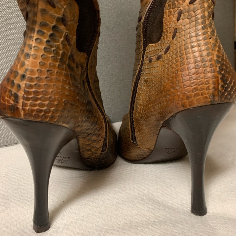 Women’s Heeled Knee-High Boots in Tan Brown - Stylish Pointed Toe - Picture 7 of 16